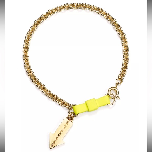 Marc By MARC JACOBS Gold Tone Yellow Bow Tie Arrow Bracelet NWOT - Picture 7 of 10